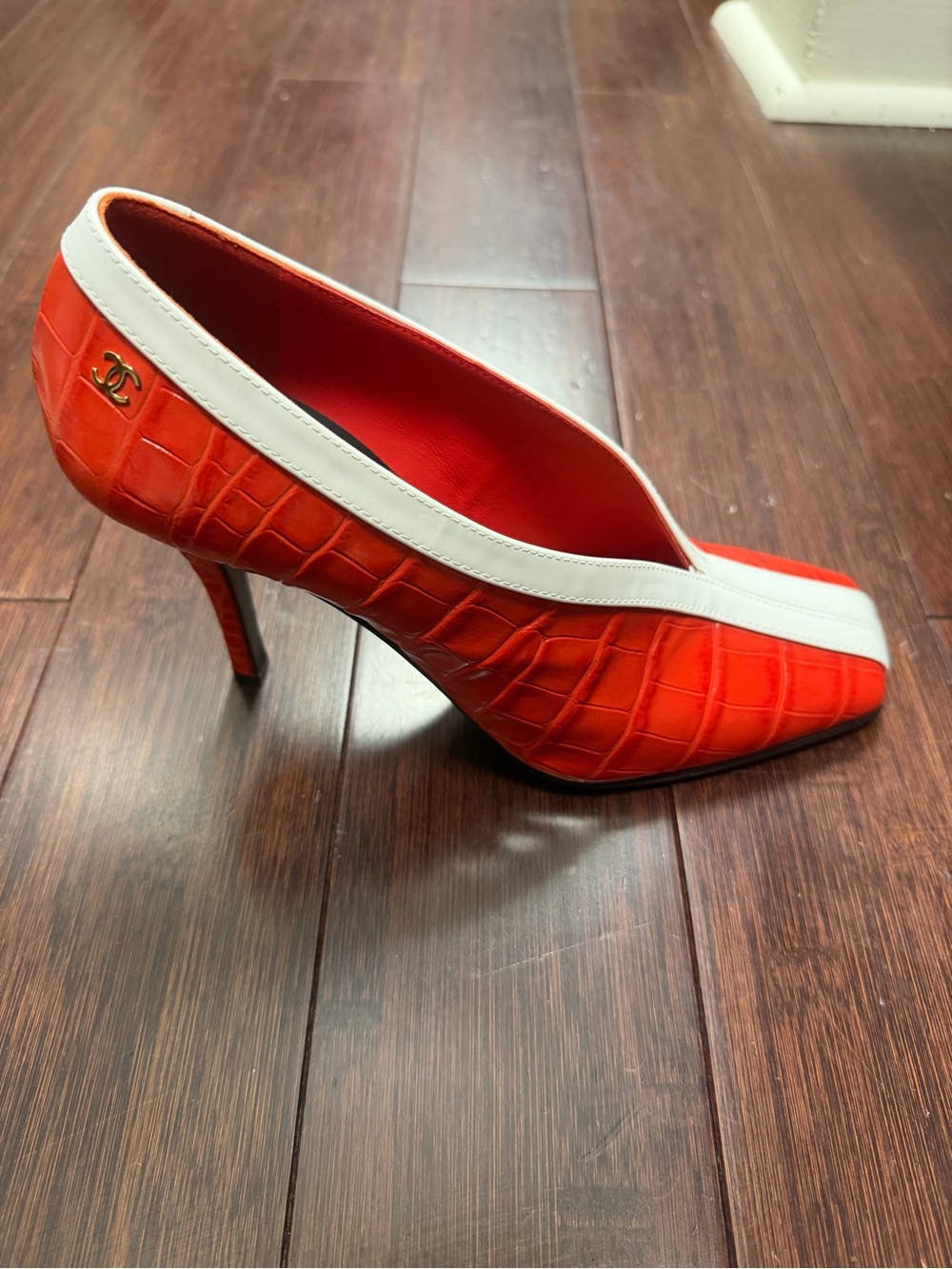 CHANEL Red and White Croc-Embossed Matthieu Blazy collection